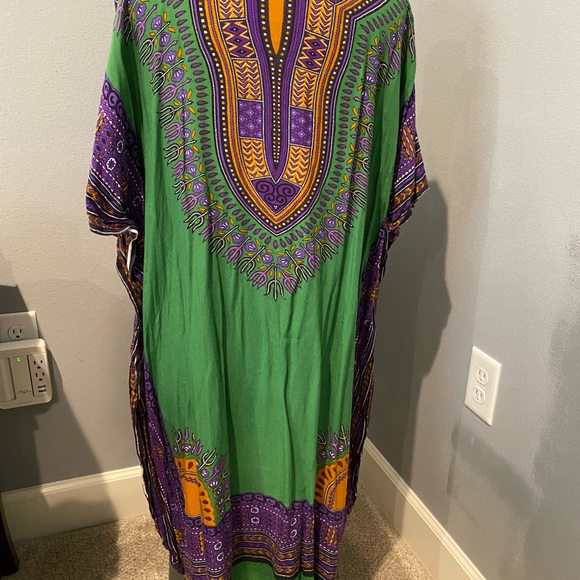 Mardi Gras Kaftan - Picture 2 of 3